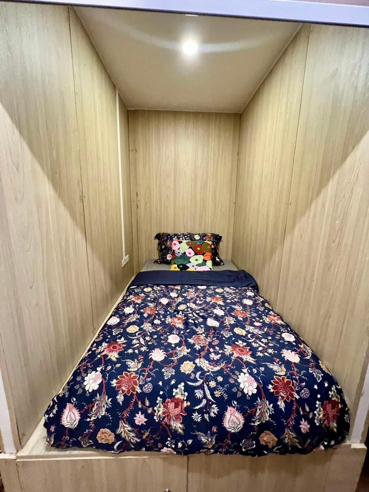 Comfy Crib Hostel 2 Bangkok Exterior photo