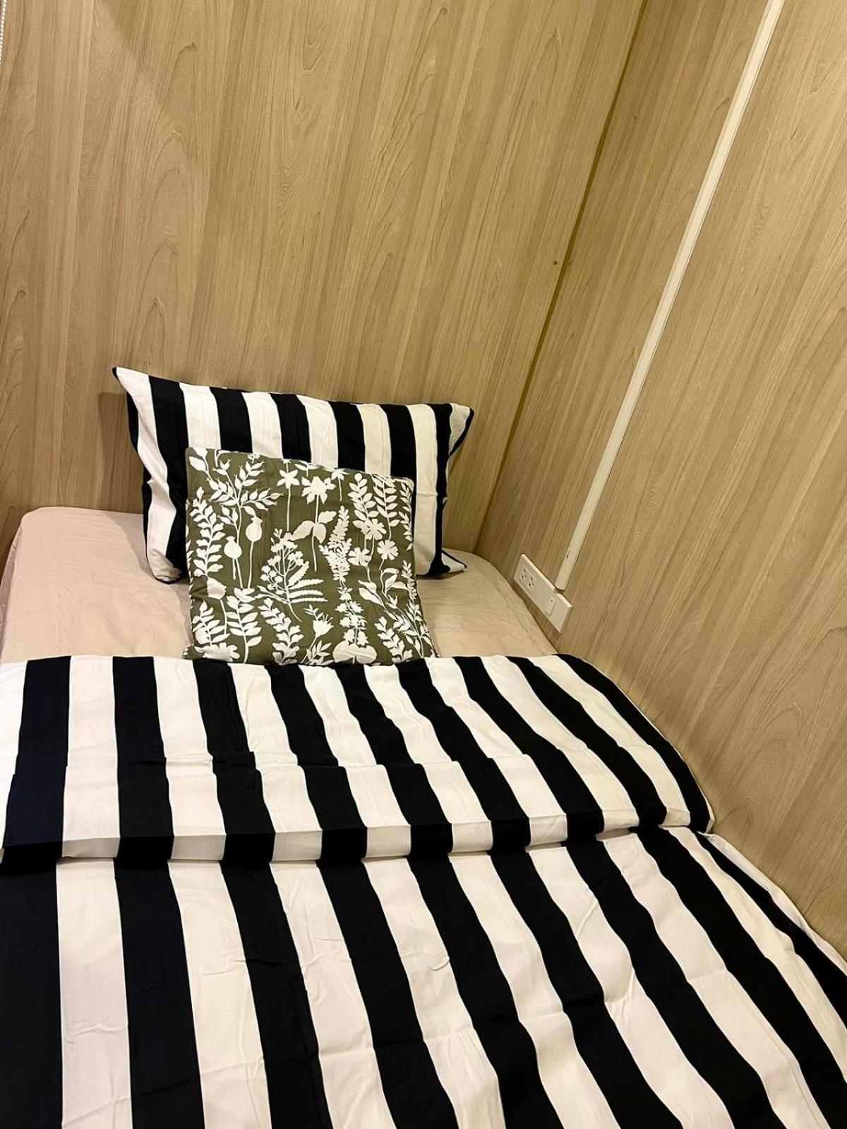 Comfy Crib Hostel 2 Bangkok Exterior photo